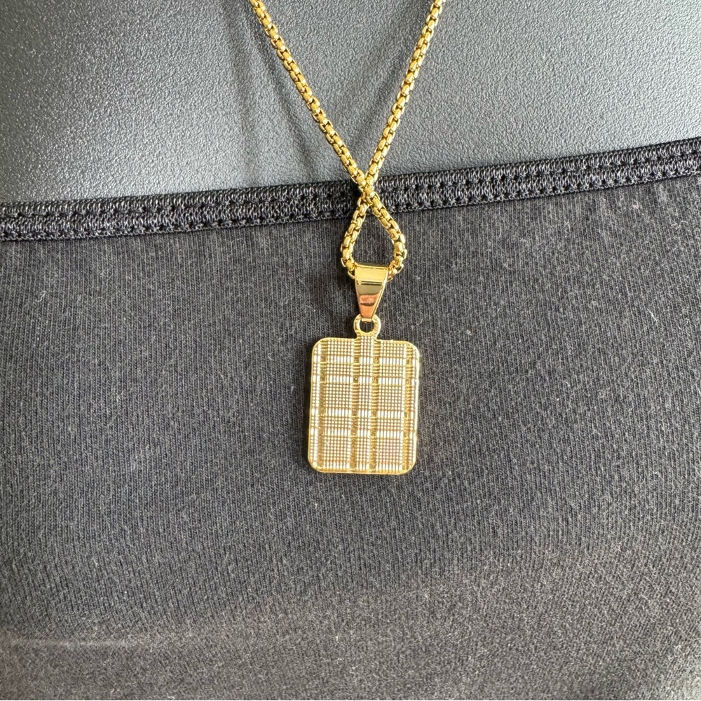 Pendant “C” necklace - Picture 3 of 6